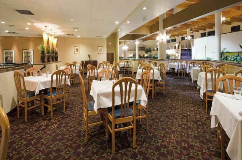 Ramada Inn Lafayette Conference Center Ресторан фото